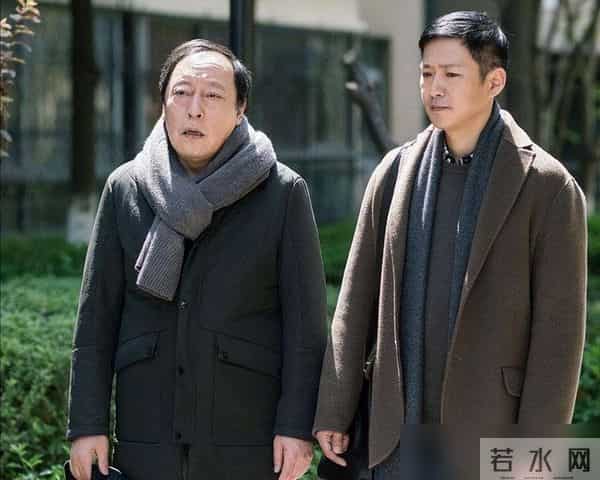 50+男人秋冬穿搭禁忌：衣服带毛、裤子太长、鞋子加绒，油腻显老