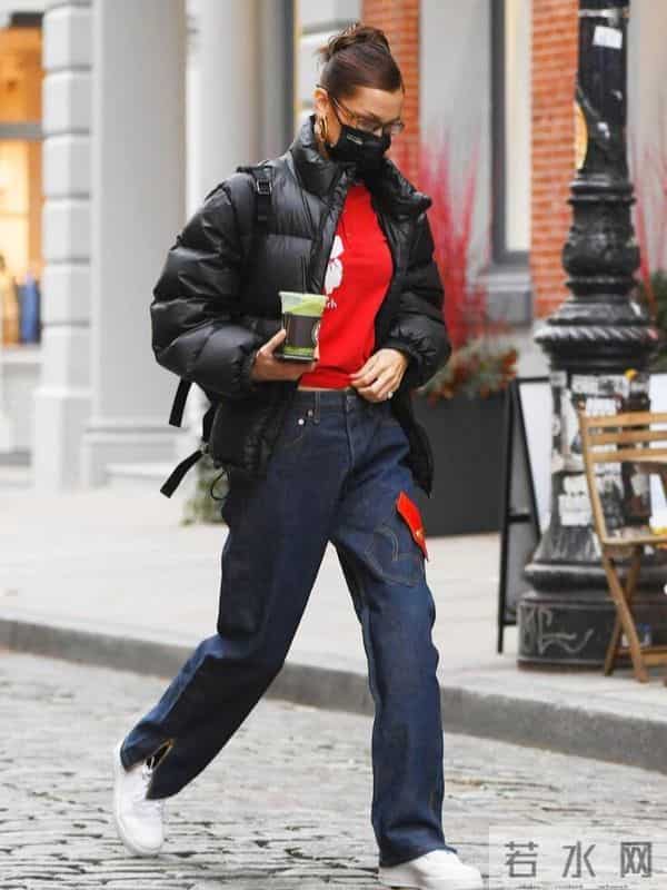 羽绒服+牛仔裤=冬天王炸CP！明星平民都在穿，保暖时髦还不挑人！