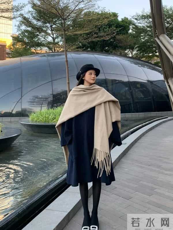 黑蓝色大衣和厚黑真的很搭~