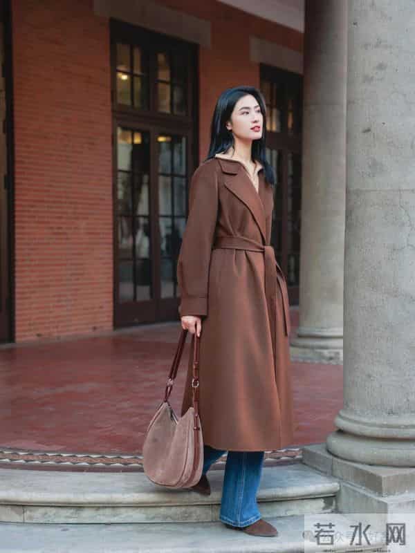 这是见过最好看的大衣搭配之一，简约大气，谁见都夸年轻
