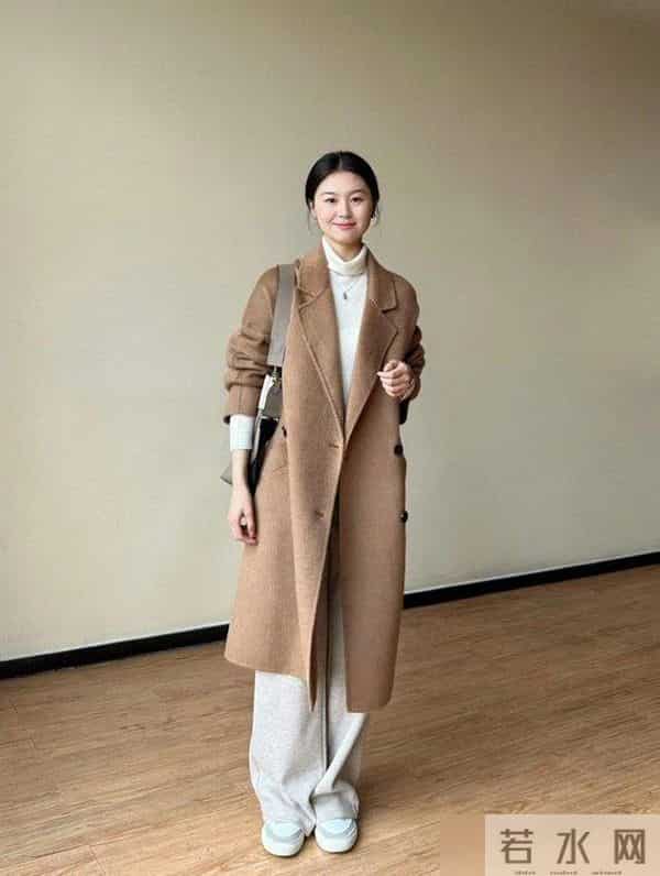 入冬后多穿基础款衣服，大衣、针织衫、半身裙，轻松提升你的气质