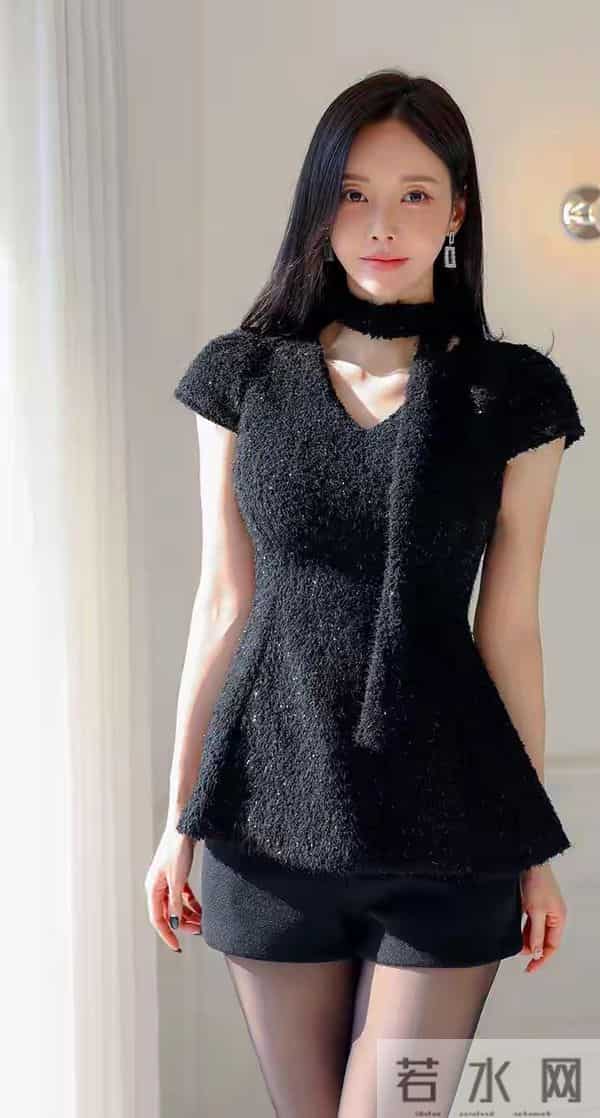 这穿搭又美又高级！黑色“小香风”上衣+短裤，谁穿谁是气质女神