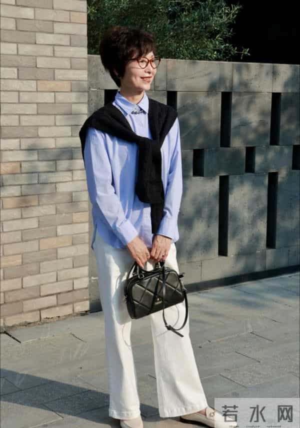 这是我见过最有气质的奶奶：63岁个子不高却端庄，穿衣优雅又贵气