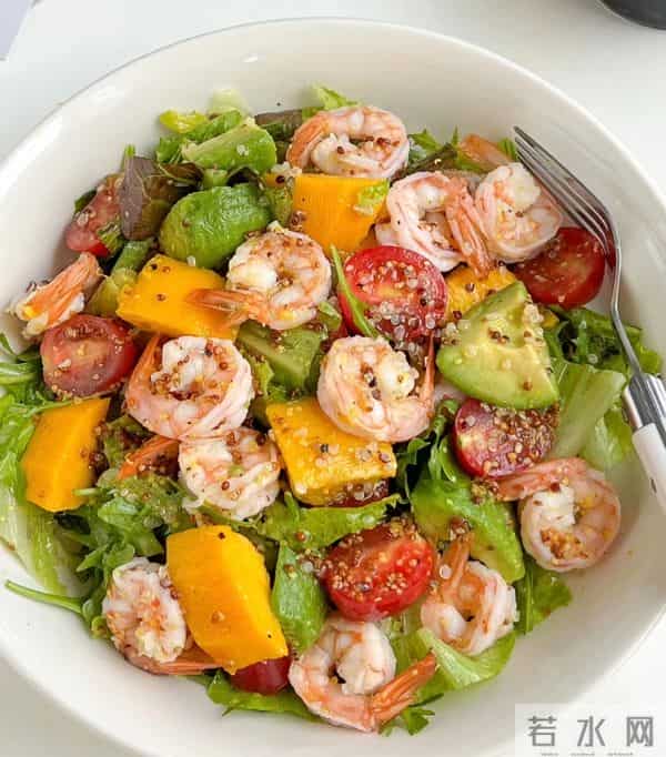 冬天裤脚全是白屑？别慌！身体乳+食疗双管齐下，皮肤嫩到掐出水