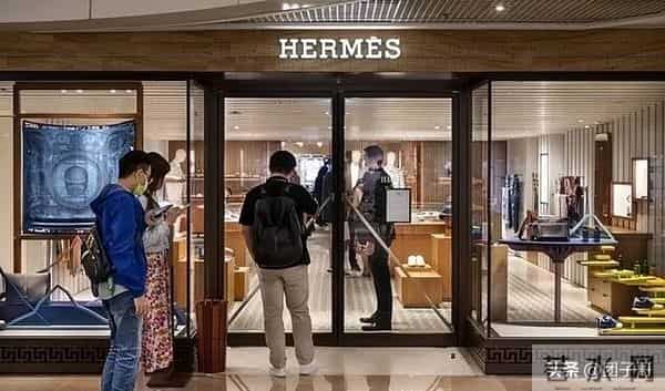 1000亿全被骗光？爱马仕继承人成落魄老头，而骗子却离奇死亡了