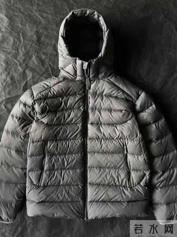 一穿就火！“排骨羽绒服”霸屏冬季，凭什么成年轻人的保暖新宠？