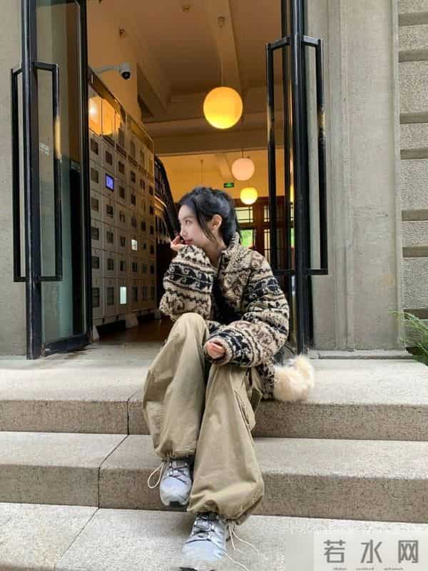 叠穿与层次感：解锁巴恩风的时尚密码