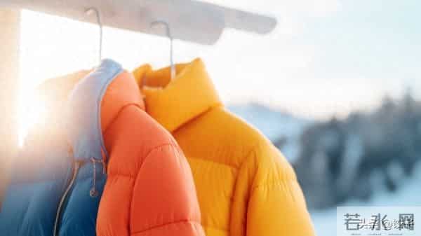 冷空气杀到！三层穿衣法+羽绒服避坑指南，保暖不臃肿秘诀全在这