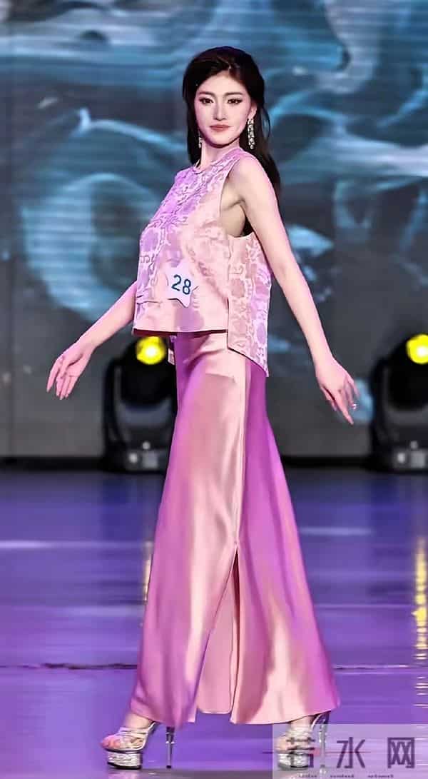 2025地球小姐澳门赛区诞生了一位绝美冠军，陈思蓓：写真欣赏。