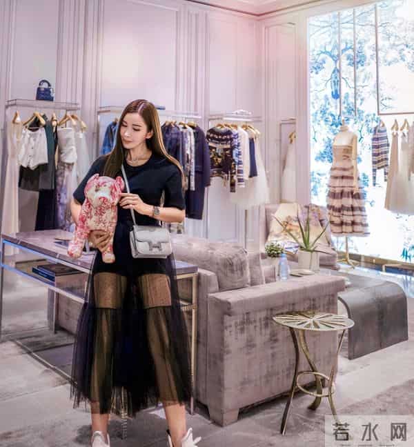 发现丈夫背叛后，她反手冻结4.6亿资产，如今每月白拿220万赡养费