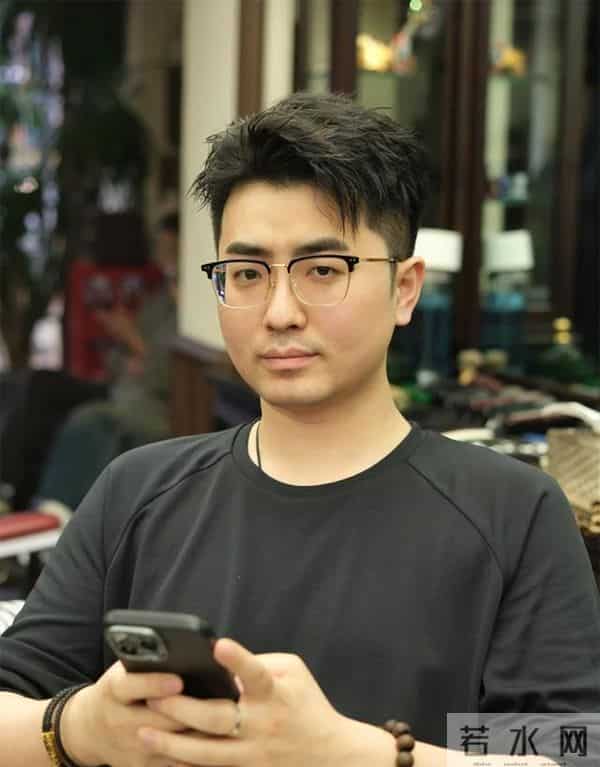 男生“两边剃光”发型真的很帅！秋冬就剪这3款，尽显潮男范儿！