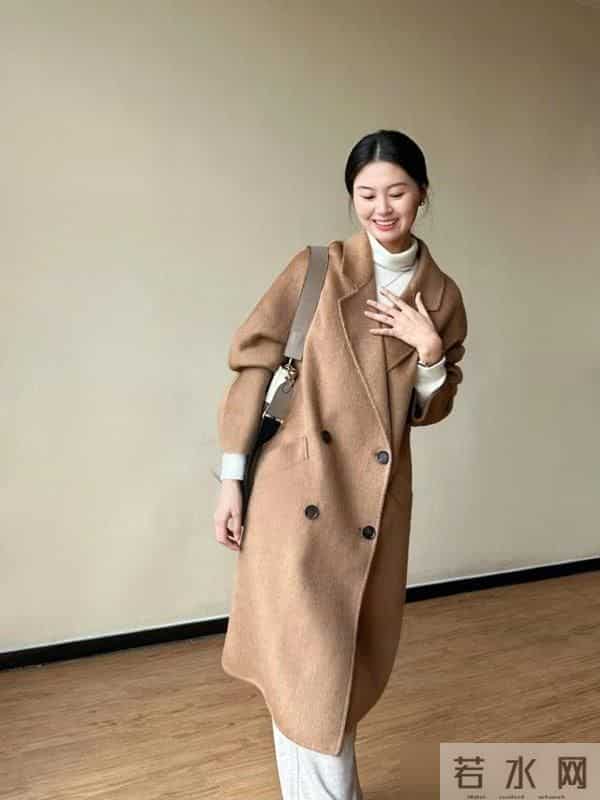 入冬后多穿基础款衣服，大衣、针织衫、半身裙，轻松提升你的气质