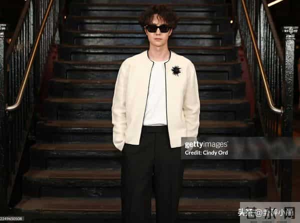 王一博纽约CHANEL秀场G社生图，高贵优雅，香公子风姿卓绝