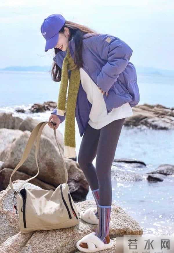 被杭州街拍惊艳了！满街都是“冬服+瑜伽裤”，洋气时髦又保暖
