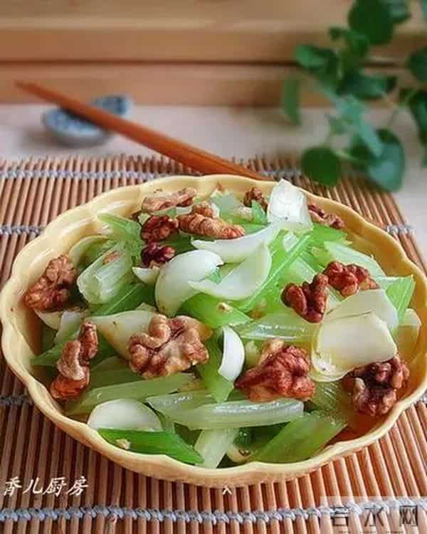 每天一小把，头发浓密、皮肤细滑，40岁似28岁！厨房里家家有