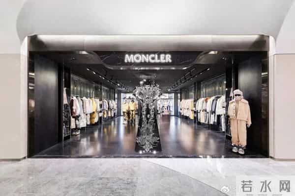 中产最爱的羽绒服，忽然卖不动了？