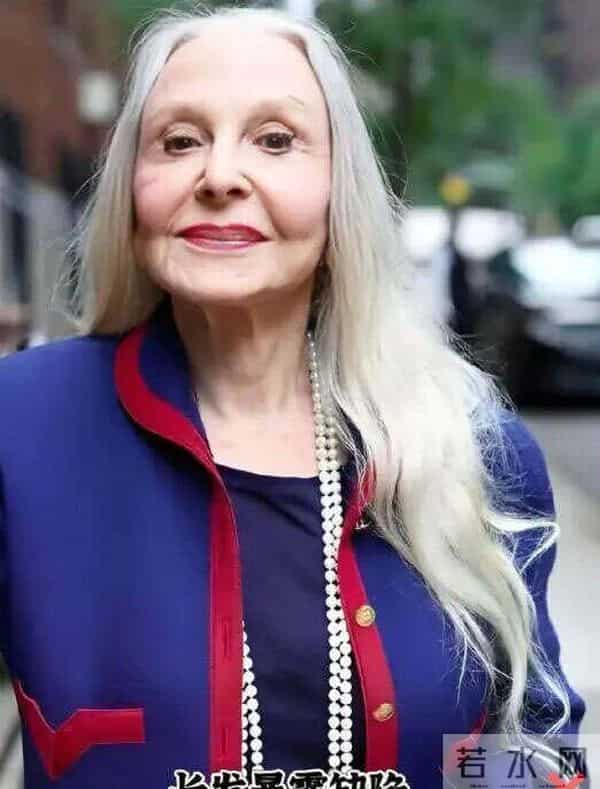 又被北京“地铁奶奶”惊艳到！白发不染，不穿老年装，美得太高级