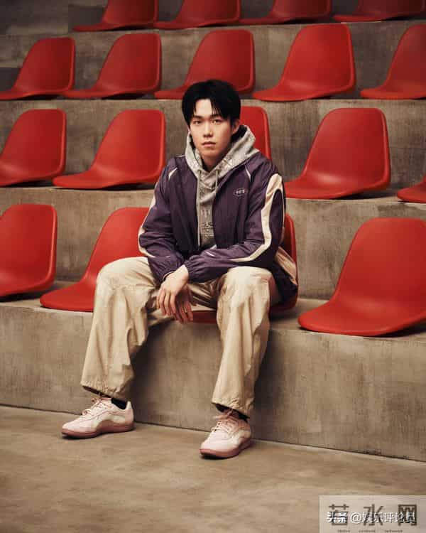 王楚钦 复古运动风炸街！率性穿搭演绎夏日潮流天花板！