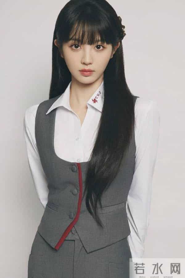 职场风格大变身！女子推理社的穿搭让你眼前一亮