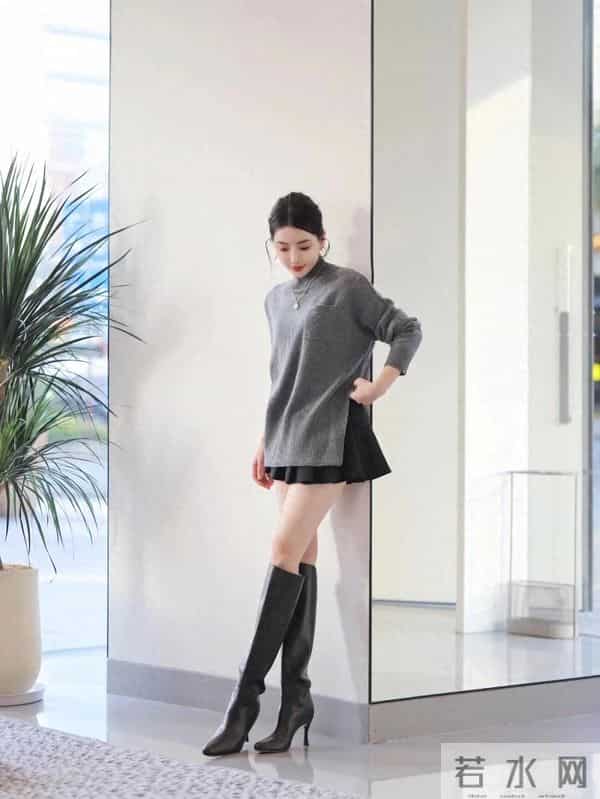 颜值穿搭：“灰色毛衣+百褶裙+长靴”