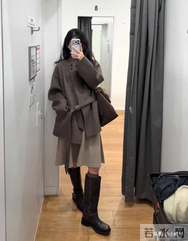 优衣库这大衣是偷了韩剧女主的衣柜吧？这秋冬氛围感直接封神！