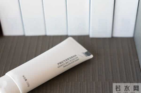 表面清洁没效果？赫徕洗面奶测评：深入肌底净化毒素+抗衰养肤