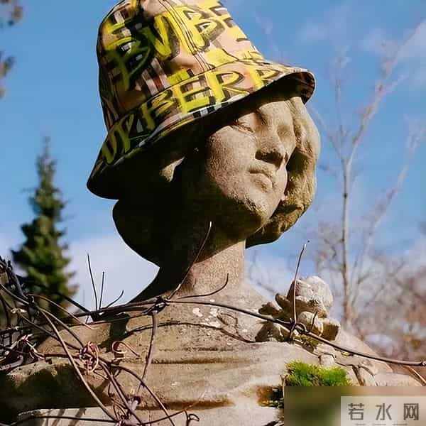 “渔夫帽”才是冬季标配，保暖还洋气显脸小，瞧潮人这样戴多美