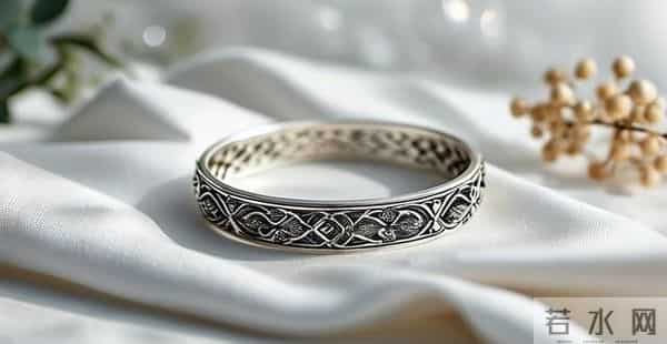 戴珠宝可防冬天的静电？别怀疑，这4种还真的可以！