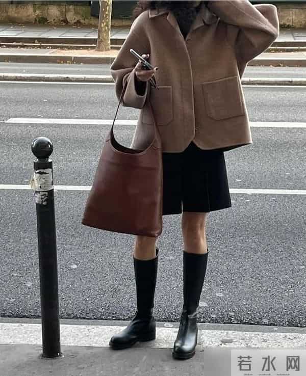 难怪没人穿马丁靴了，今年流行的“冬靴”，洋气好看又舒适百搭