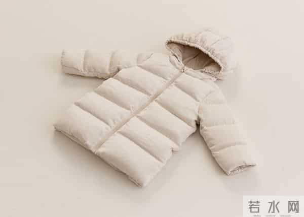 羽绒服也“过冬”：昔日顶流为何现在卖不动了？