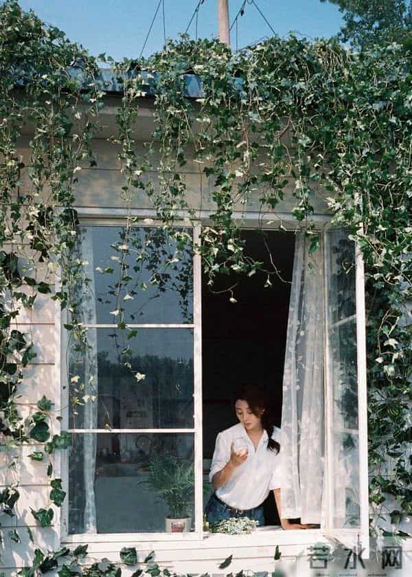 殷桃生活写真曝光！把法式优雅演绎出中式味道，简约时尚透着高级