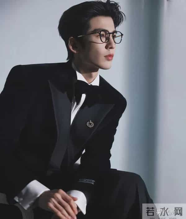张凌赫，西装真的迷人
