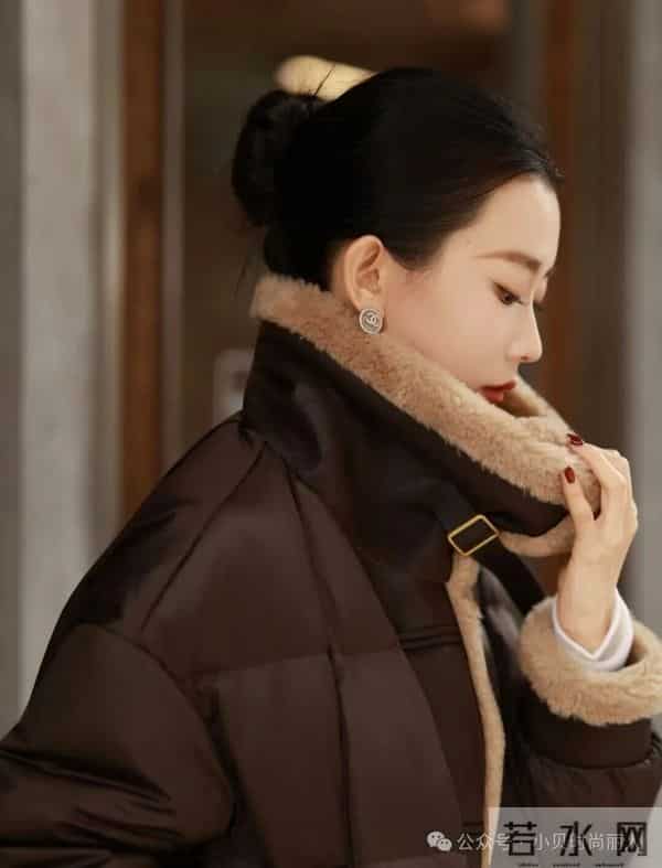 棕咖羊羔毛，温柔拿捏冬日松弛感