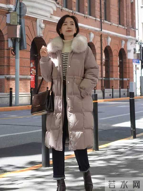 这才是50、60岁妈妈该有的打扮：羽绒服+宽腿裤，舒适保暖又洋气