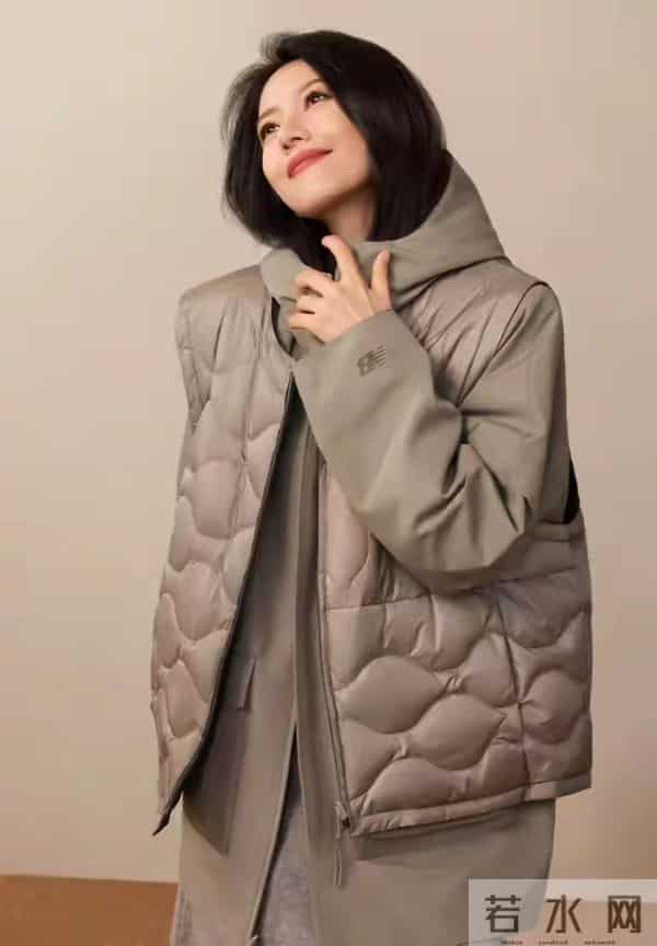 穿羽绒服高圆圆