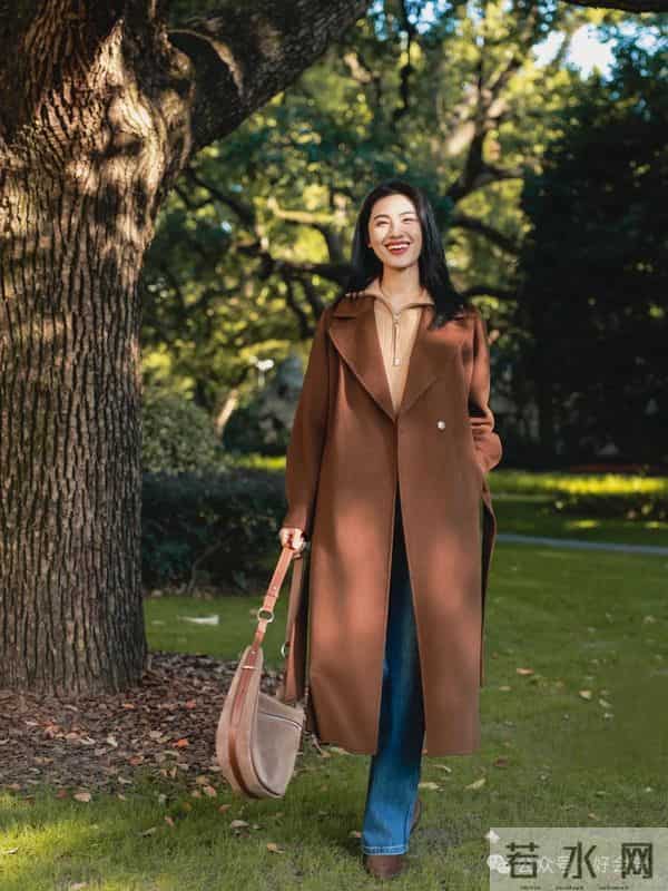 这是见过最好看的大衣搭配之一，简约大气，谁见都夸年轻
