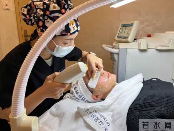 从平替到刺客，可复美一年涨158元，敏感肌的钱真好赚？