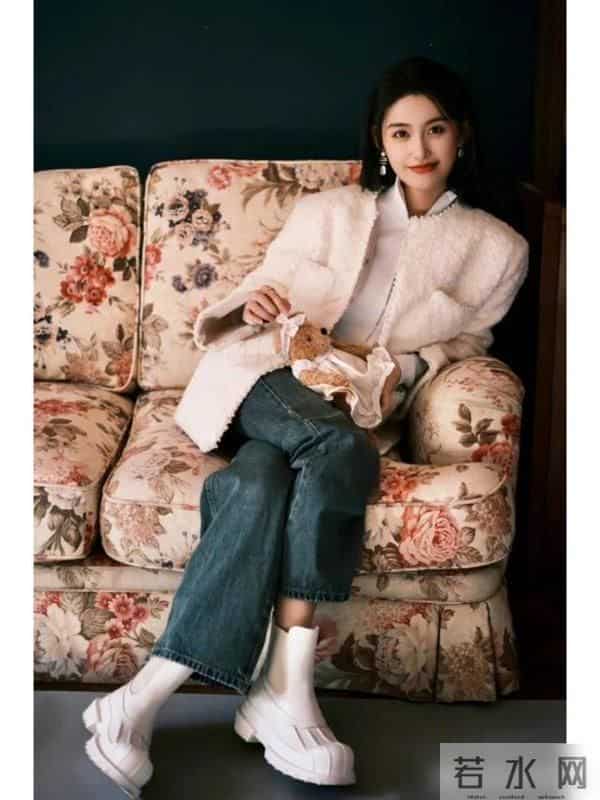 难怪没人穿马丁靴了，今年流行的“冬靴”，洋气好看又舒适百搭