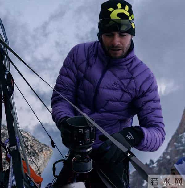 从“奶奶款”到潮流单品：排骨羽绒服为何成为今冬宠儿？附清单