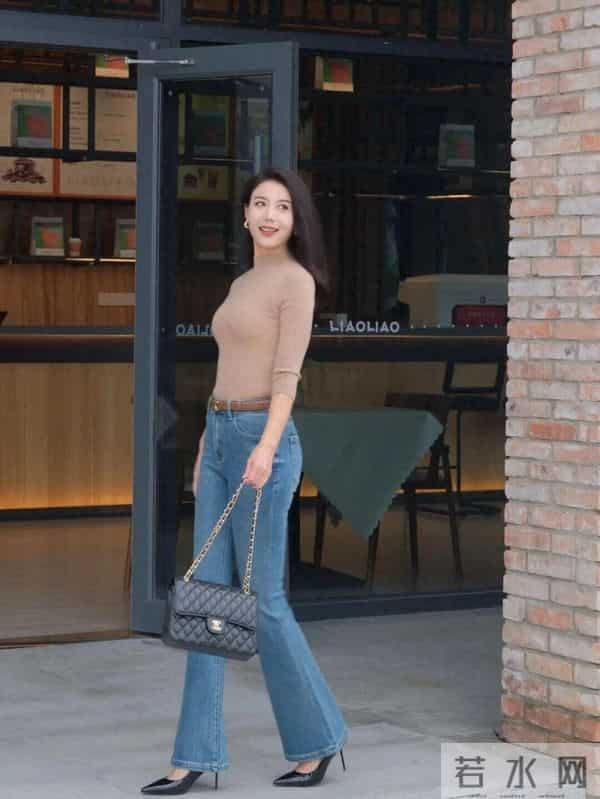 一件打底衫外穿 + 牛仔裤，竟然能好看到这种程度！