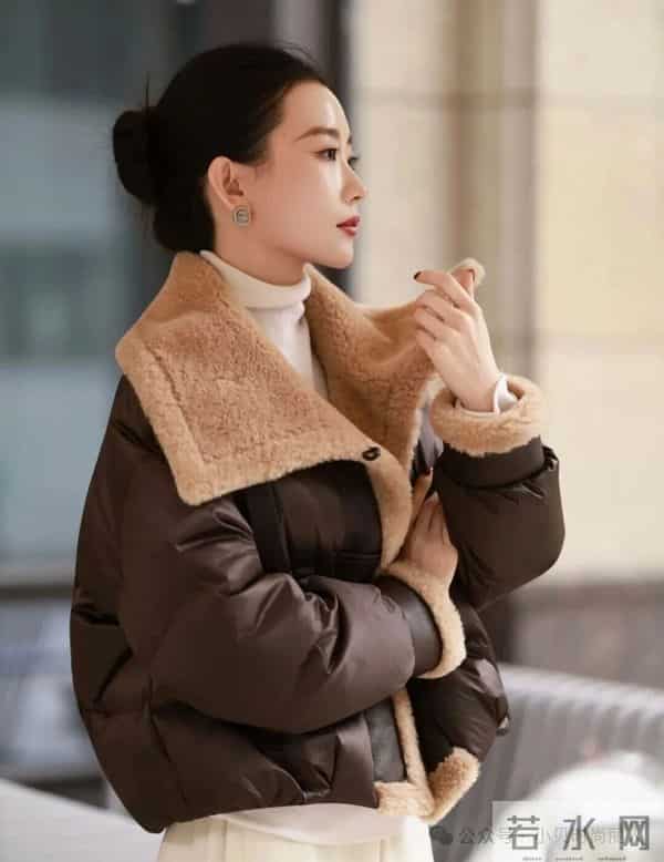 棕咖羊羔毛，温柔拿捏冬日松弛感