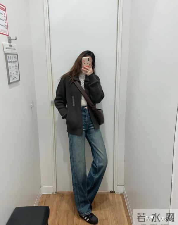 优衣库这波赢麻了！灰绿开衫直接撞脸Lemaire？