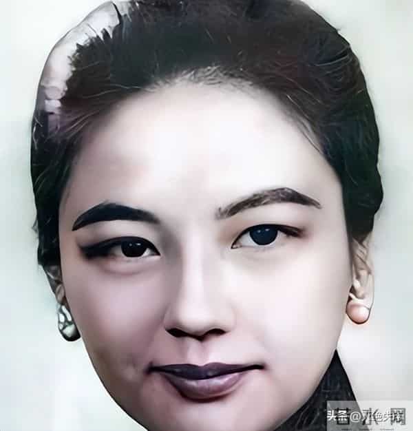 她是上海首席名媛，和戏子私奔生下6个孩子，如今个个是她骄傲