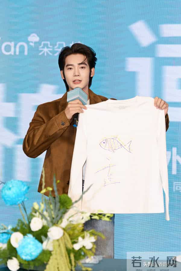 12月首日暖意拉满！于适穿“匠心针线”把温柔焊在穿搭里。