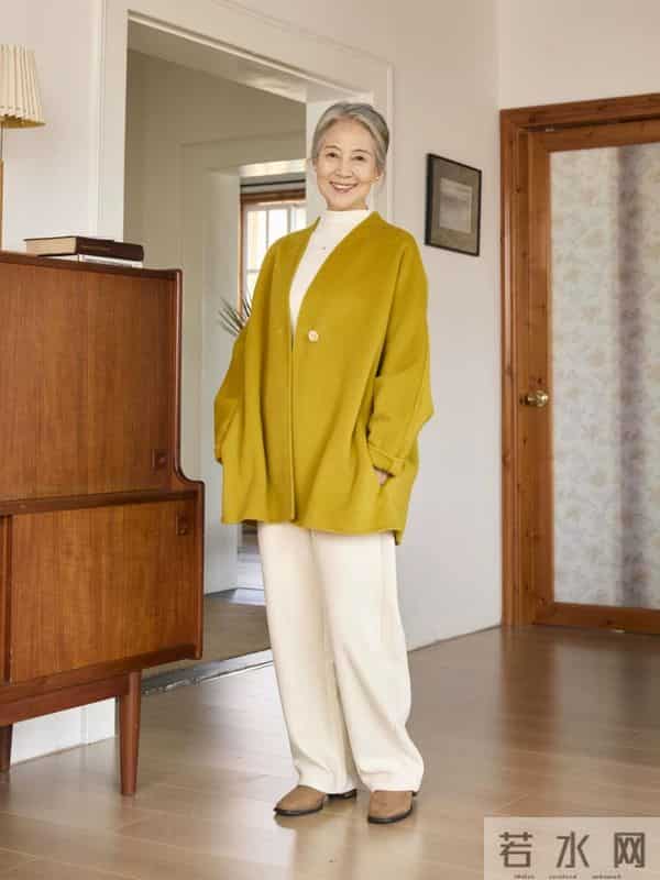 这才是60+女人的打扮，不浮夸不装嫩，以简约的装扮穿出优雅气质