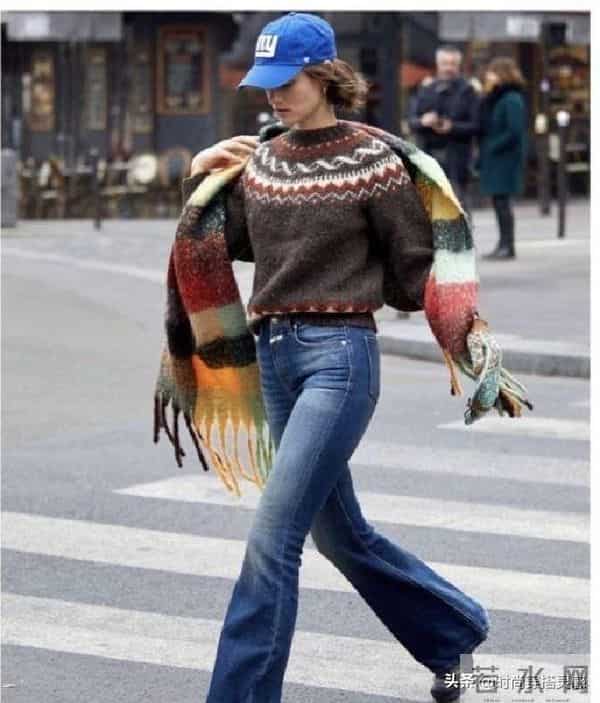 30年前的流行的毛衣又流行回来了,这样穿时髦复古!