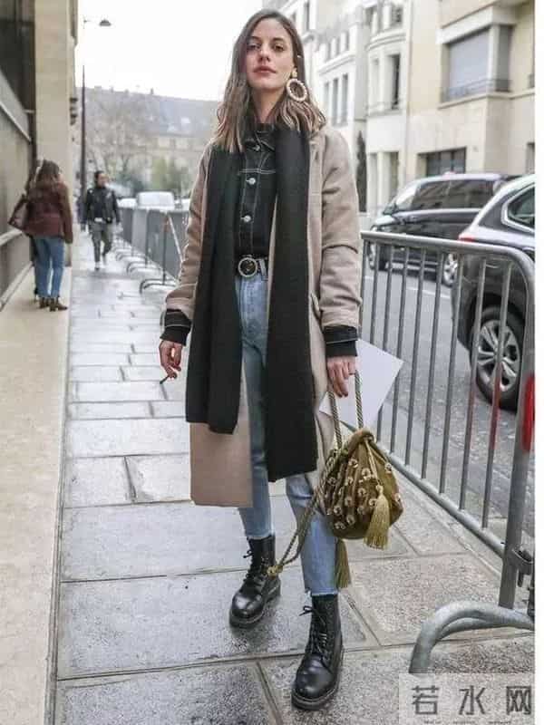 黑靴子太优秀了，冬天配这条裤子超好看