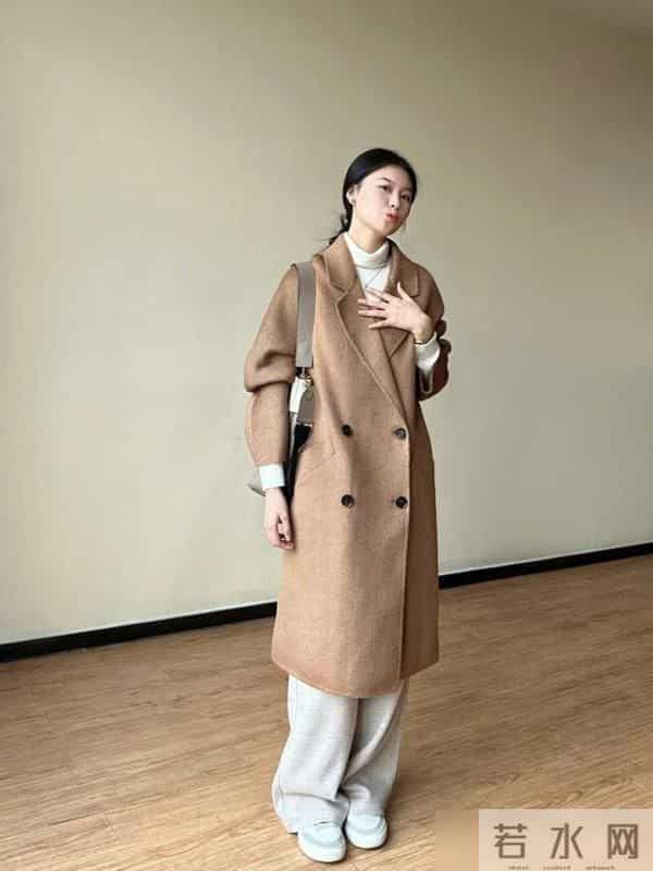 入冬后多穿基础款衣服，大衣、针织衫、半身裙，轻松提升你的气质