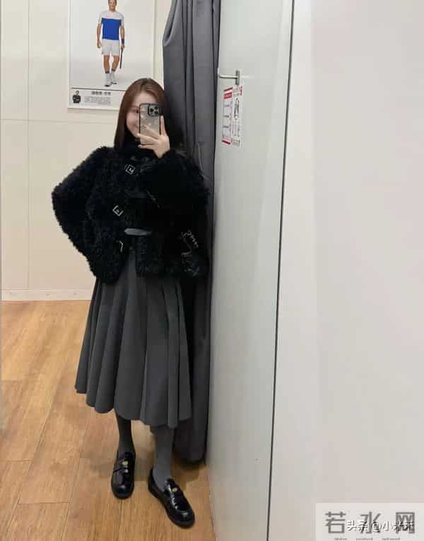 优衣库这条百褶裙，是把“四季百搭”焊在身上了吧！