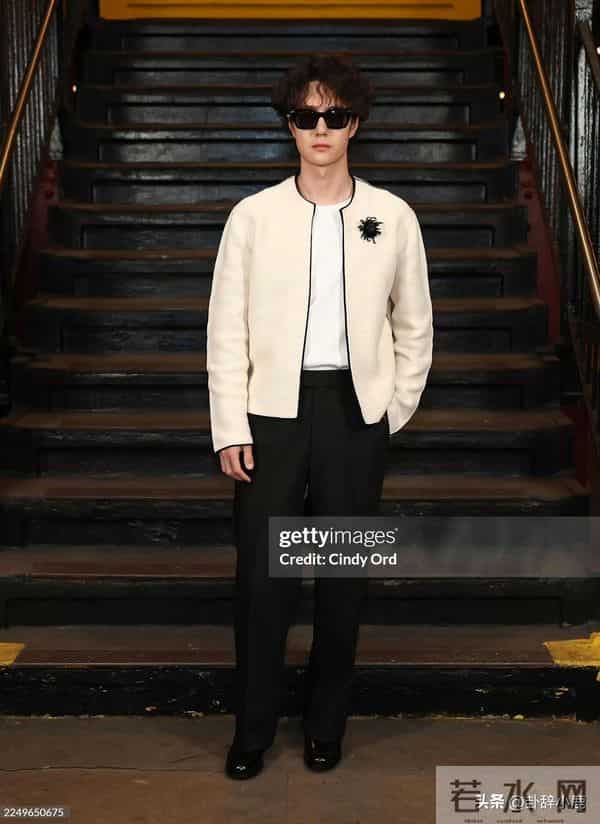 王一博纽约CHANEL秀场G社生图，高贵优雅，香公子风姿卓绝